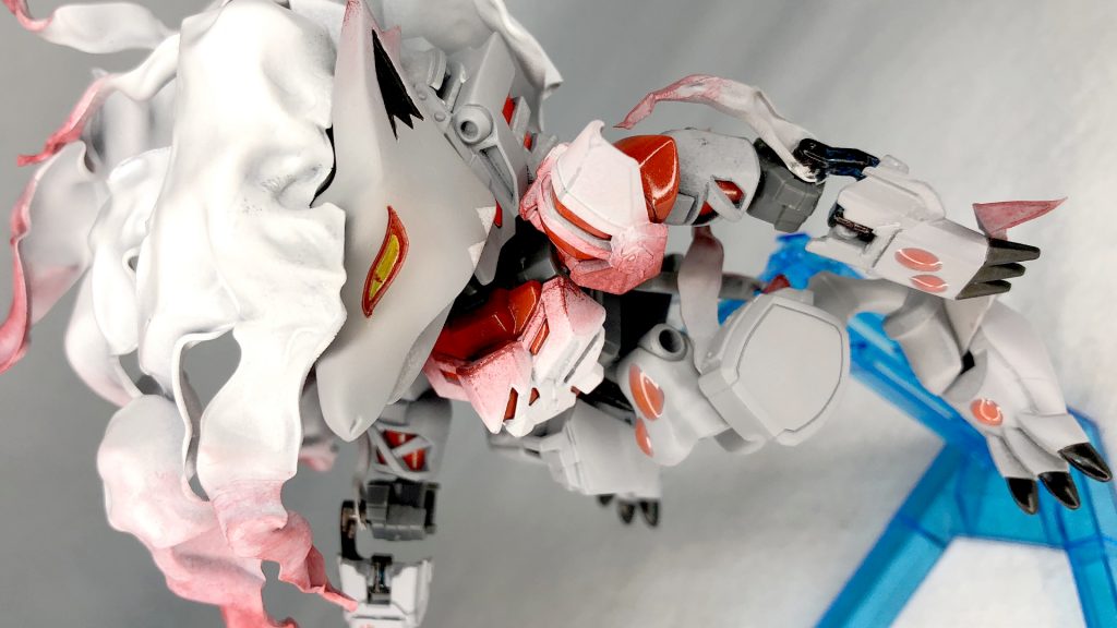 身体の斑点こちらはレジンをパーツに直接乗せて硬化させてみました予想以上に綺麗にいきましたね♪