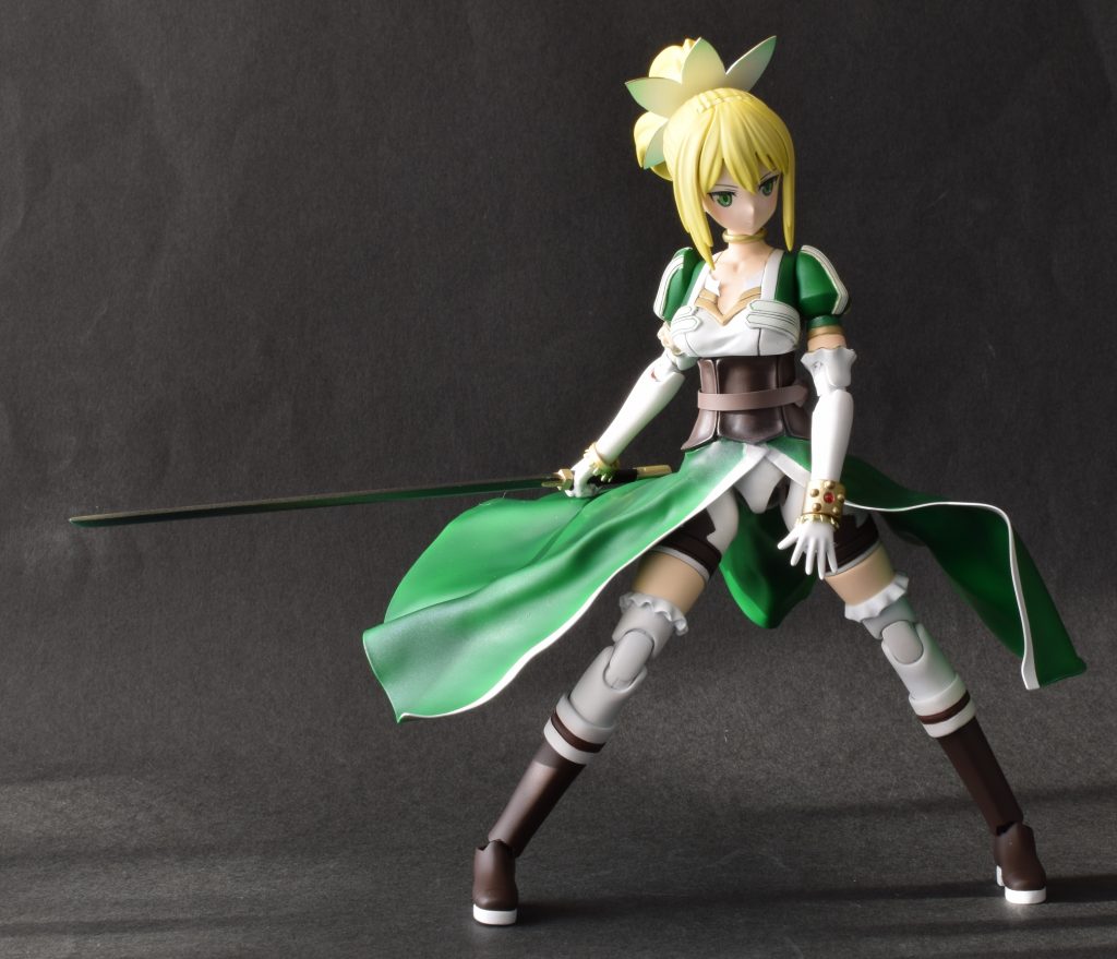 ブレスレットはプラパイプにネイル用のチップを貼って中央にスワロフスキーを埋めました。