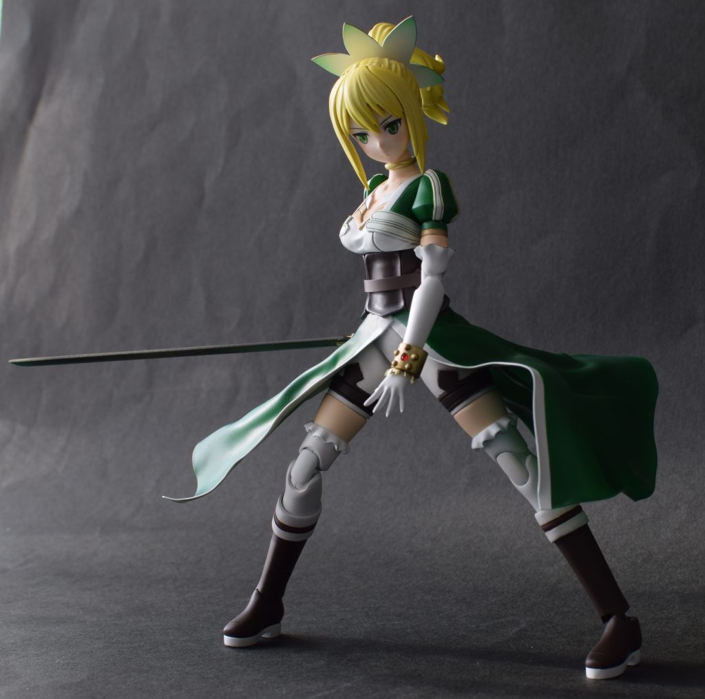 白はクレオスさんのGX白にパールを入れています。フリルはエポパテでできています。