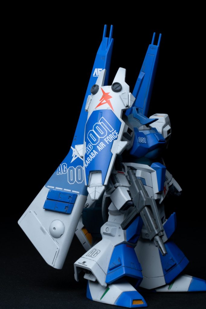 サイド。追加で肩部にシールドをマウント出来るようにパーツを追加してます。