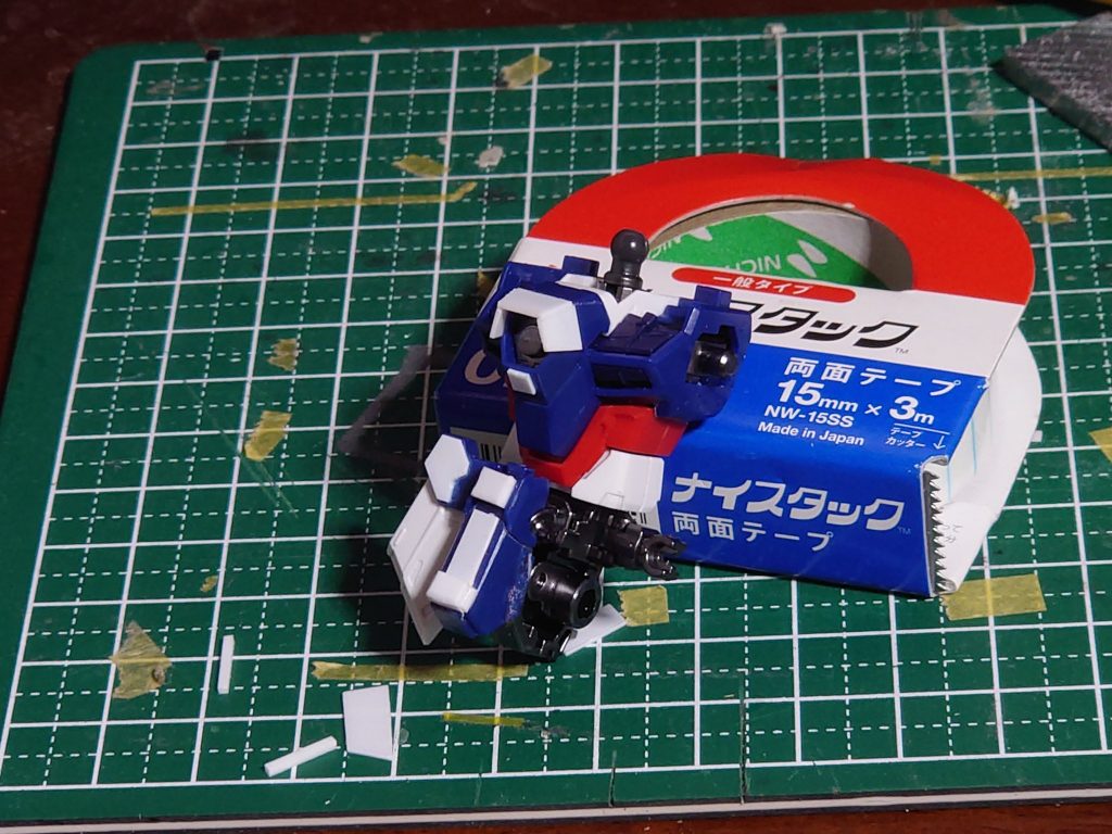 ちょこっとだけプラ板を貼り付けました