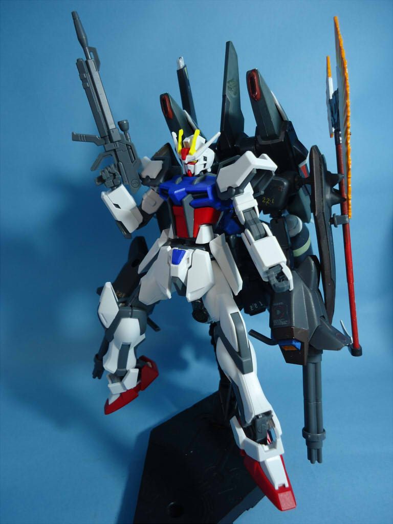 ガトリングアームを収納し、ビームライフル構え