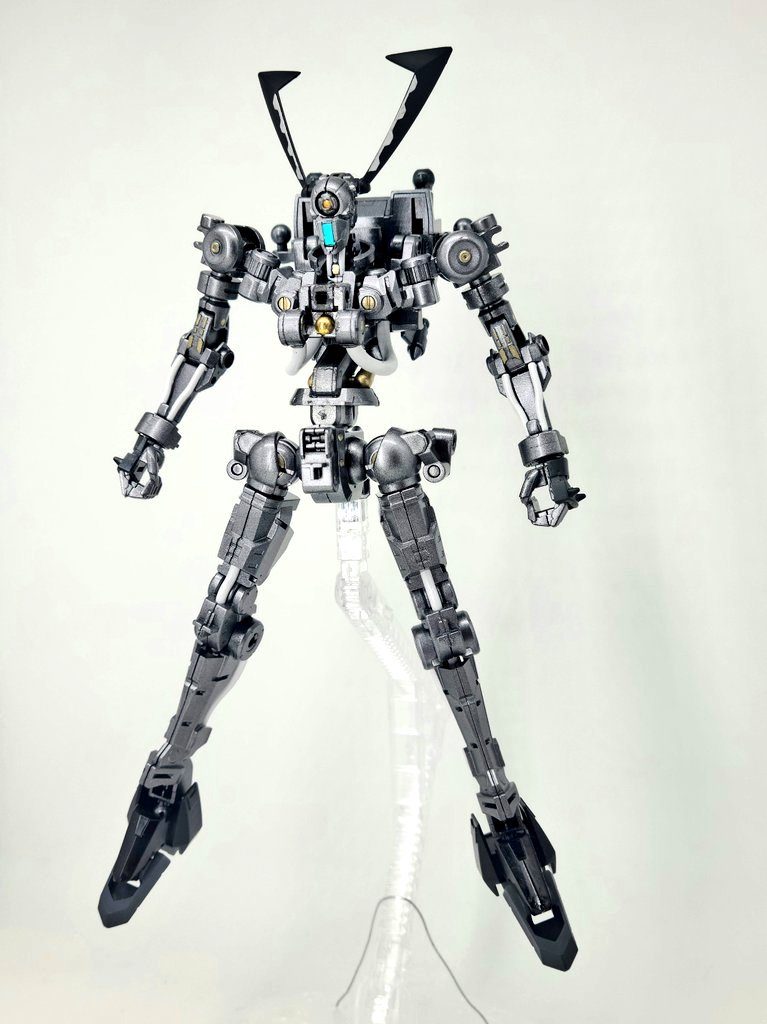 かなりの重装備ですが、フレーム形態にもできます。