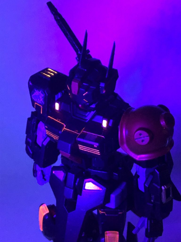 Themis発動状態。蛍光塗料を使っているので、ブラックライトを当てると光ります。