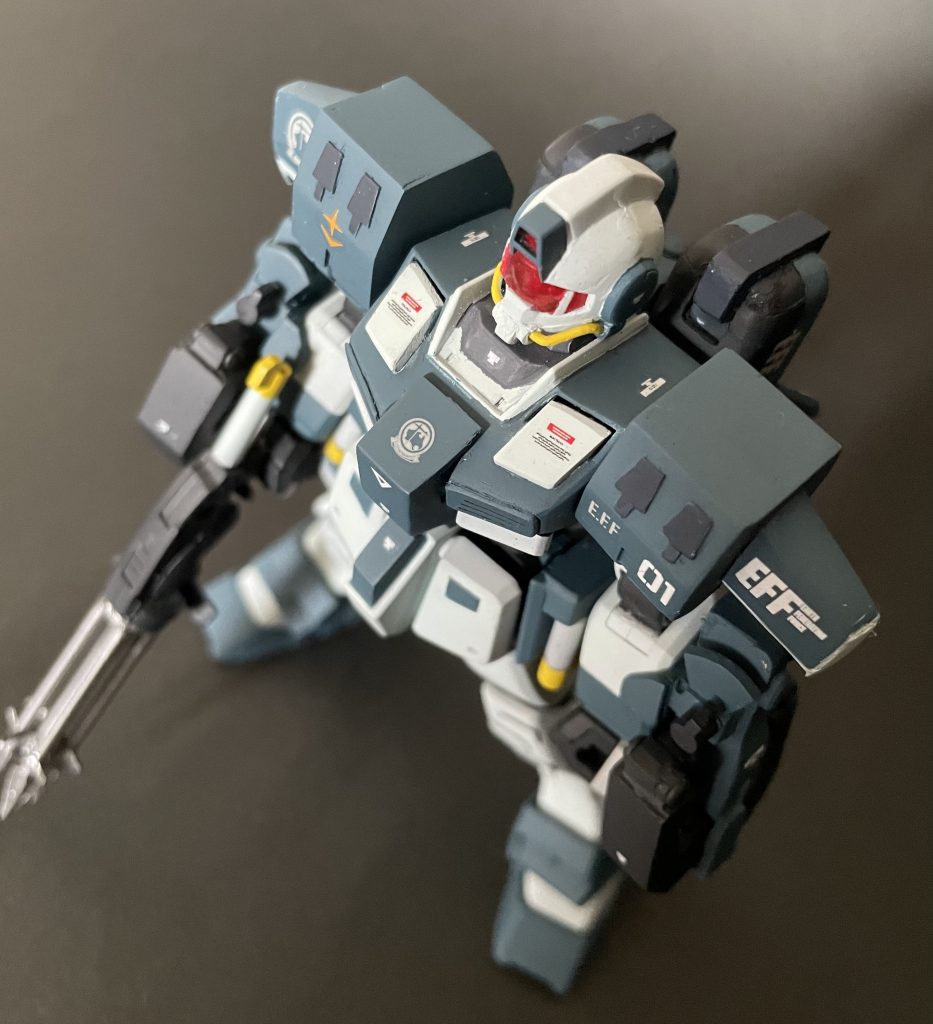 こちらもDAISOのUVレジンですが、顔面のゴーグルもクリアーレジンで複製し、クリアーレッドに塗装しました。ワンポイントでクリアーパーツが入ると質感がひとつ上がりますね。