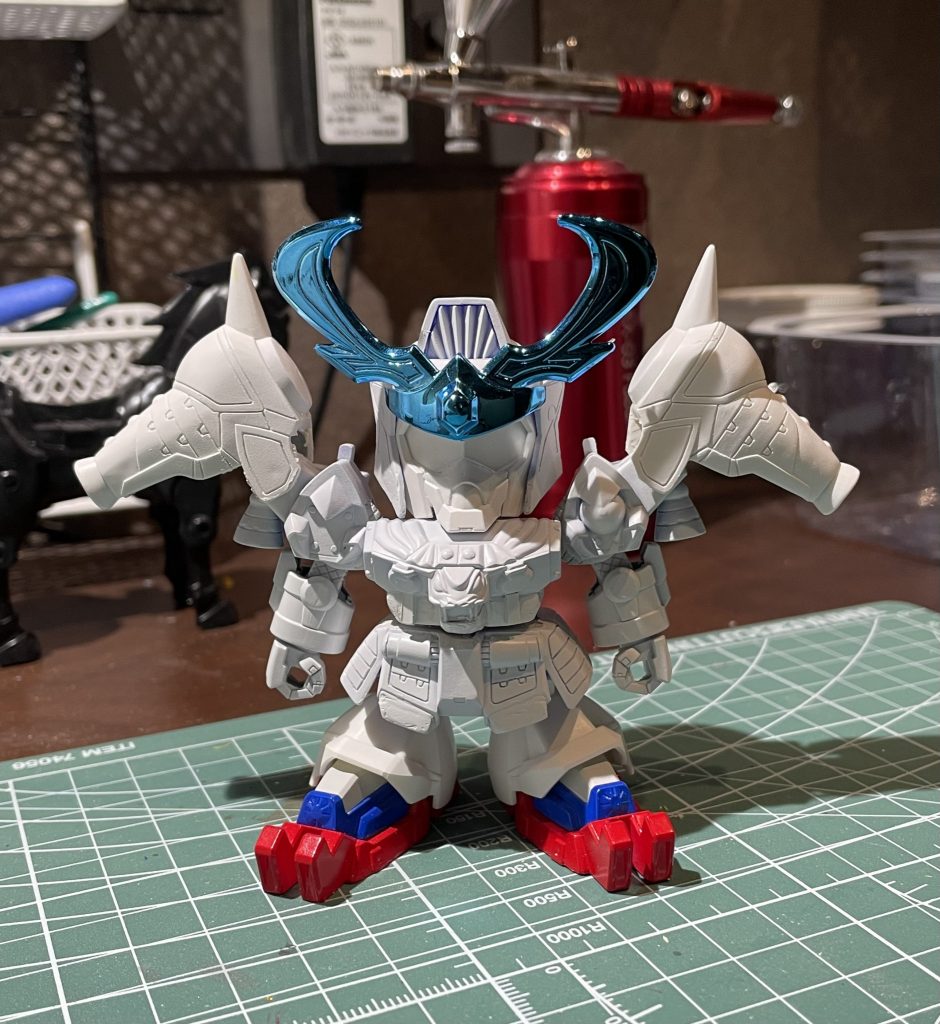 サフ塗装完了。今回もホワイトサフです。細かい部分は難しかったけど、楽しく制作できました。少しずつ自分で制作したものが増えていくのは楽しいですね。引き続き地上最強編を制作していきます。ガンスタのSD可変イベントも参加したいので、頑張ります。