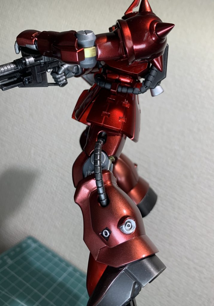 一応、2色の赤で塗り分けましたが、光の加減では同じ色に見えてしまい、まだまだ未熟です。