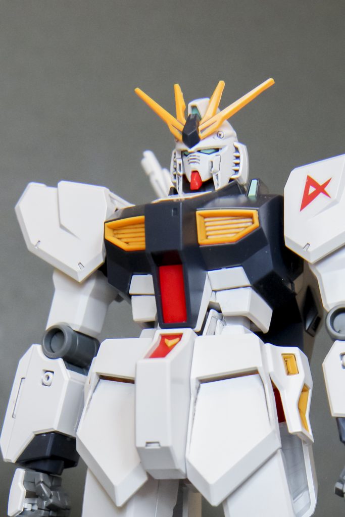 スミ入れとマーキングシールのみ未塗装でパチ組みしました。