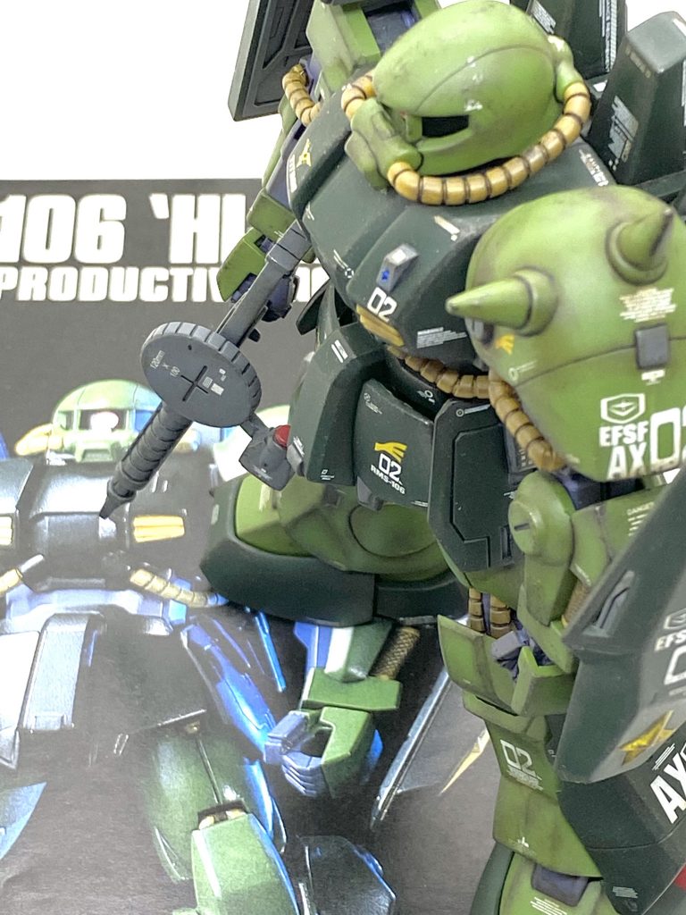 最後は説明書と。それほど大きいサイズのキットではないのですが・・・正に「ピリッ！」とする辛いキットで(笑)作り応えは相当にありました。ハイザックはHGUC二種類にパーツ流用のアイザック、そしてMGと人気がある機体でリメイクされれば売れると思いますが当分先でしょうし、このキットもこの間の再版であっという間に売り切れたとネットで見て刻の涙を見た気分になりました(笑)。プロポーションはもう少し頭が潰れ気味で良かったと思うぐらいでそれ以外は今でも十分に通用しますし、デティールも適度にありますから作り込めば良いコレクションに加われると思います。ハイザックは連邦の技術で作ったザクですから所どころにジムらしい片鱗が見えカッコ良いのでまだ出てないハイザックカスタムもキット化して欲しいです。ご覧して頂きありがとうございました。