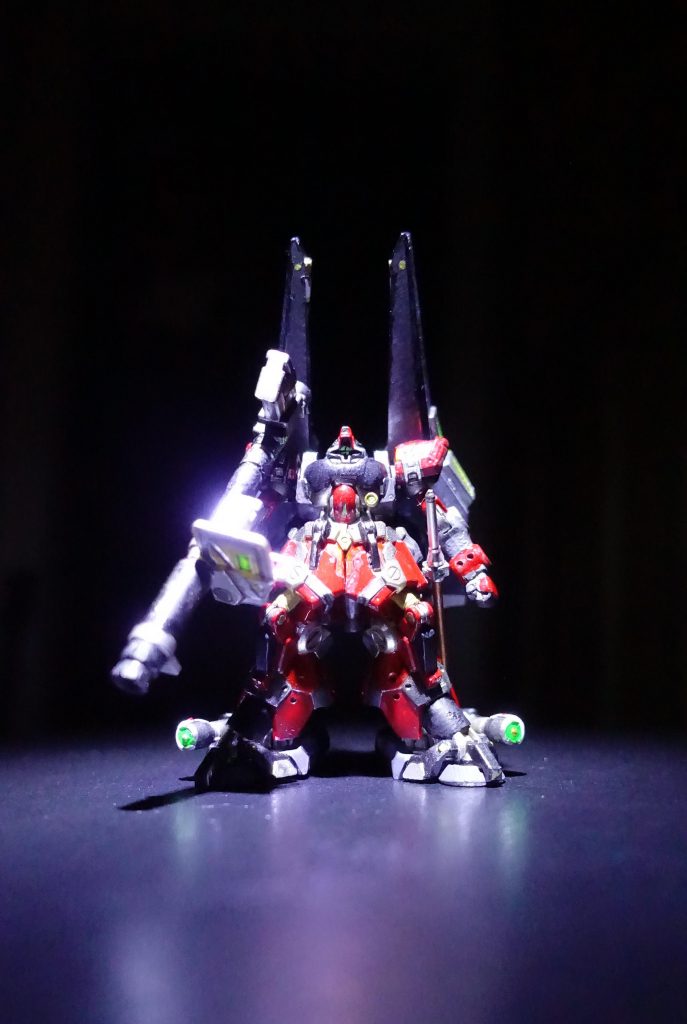 リックドムの設計思想をベースに後のリック・ディアスが開発されるが、その開発データ取得に用いられたのが、このリックドム・ディアス。