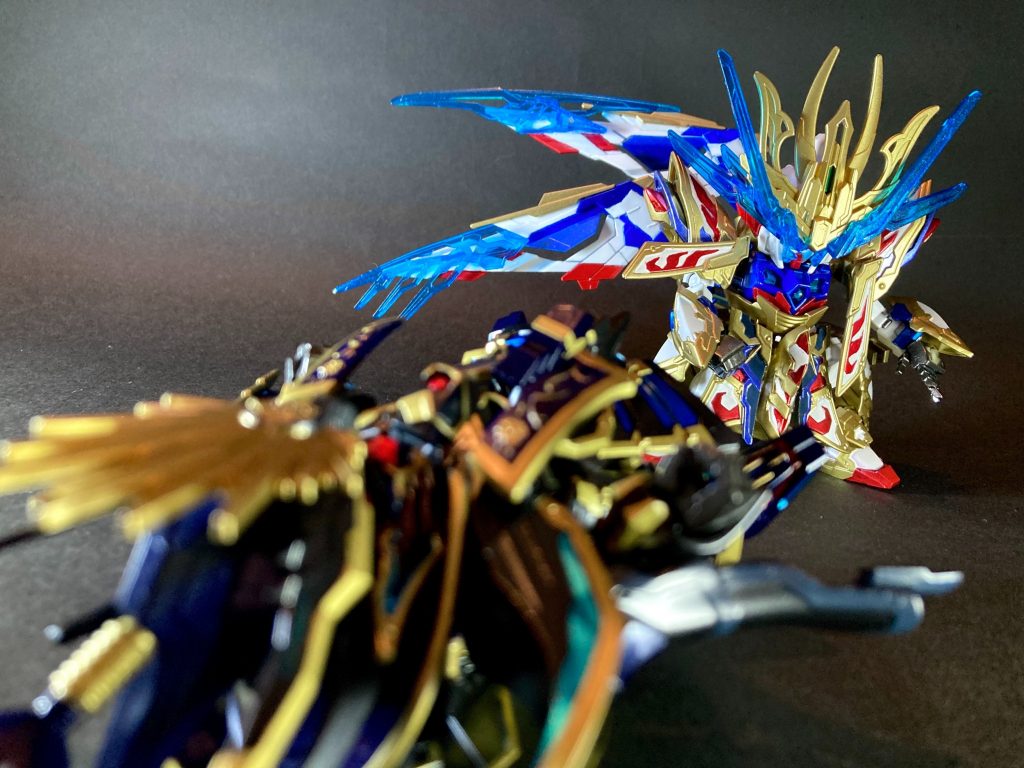  〜〜〜〜〜〜〜〜〜〜〜〜倚聖の曹操を製作しました。三国創傑伝ではその先見性の高さと救国救世の志、英明果断なる将器を司馬懿デスティニーの策謀に利用され、苛烈な暴挙を行ってしまった曹操。SDWヒーローズでは贖罪の一人旅の果てに辿り着いたムシャワールドで新たな出会いと学びを経て、かつての自分の過ちと同じ道を歩む信長ガンダムエピオンの悪行を阻止すべく伝説の刀鍛冶・マゴハチの助力を得て新たな境地に達しました。マゴハチ曰く「刀が持ち主を認めた証」としてムシャワールドの伝統的装飾が発現しています。