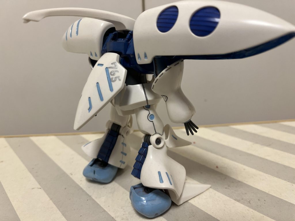 後ろ側は質素に。