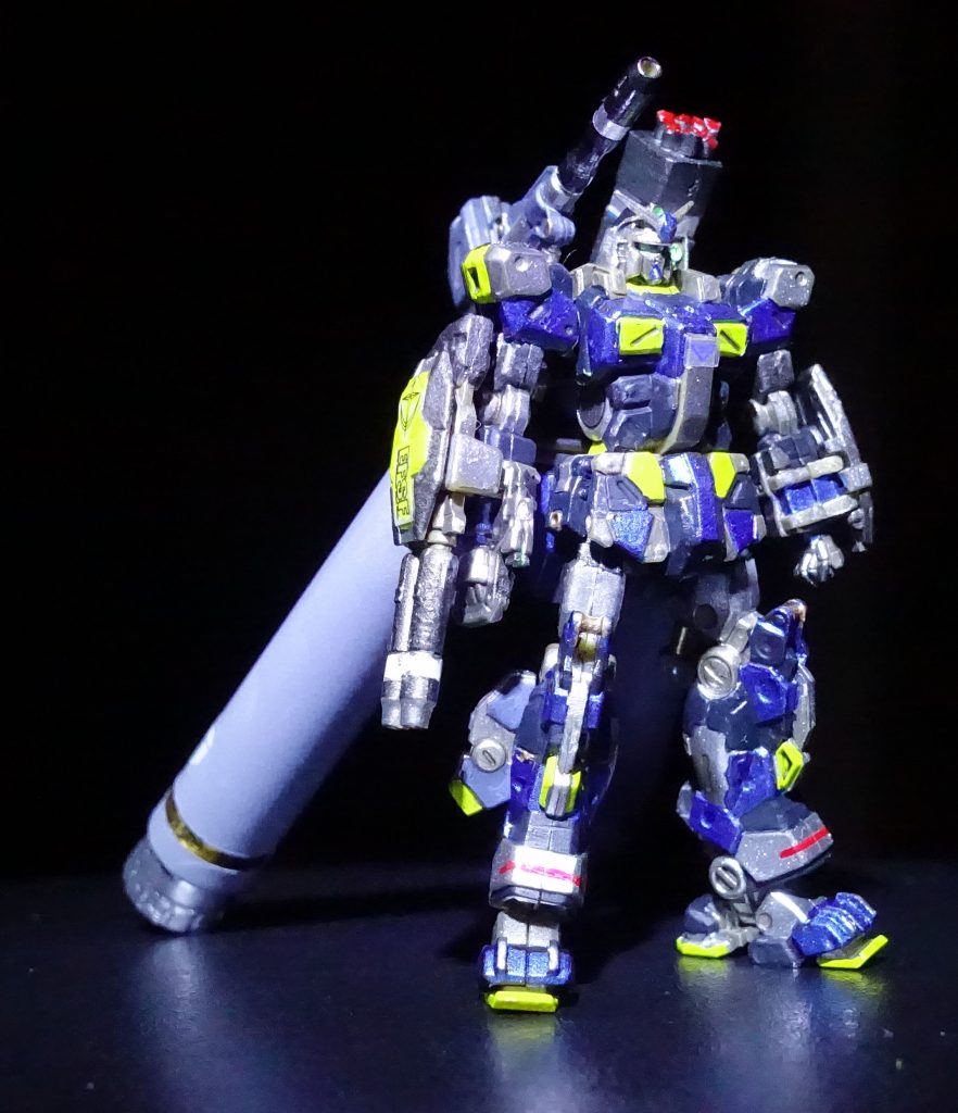 ●とは言えモビルスーツは量産できてもニュータイプ・パイロットは量産できない。●そこで非ニュータイプのパイロットでも運用できることを念頭に、複数のガンダムに重武装を施して戦力を強化したものが各地ベテランパイロットのもとに送られた。●ホワイトベースでのベテラン・パイロット＝スレッガー・ロウもこのプランの対象パイロットとなり、あてがわれたのがこの機体。