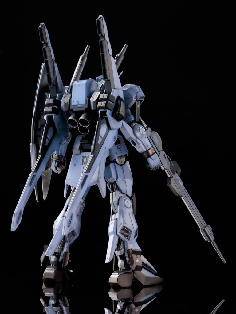 後ろ姿カッコいいです。