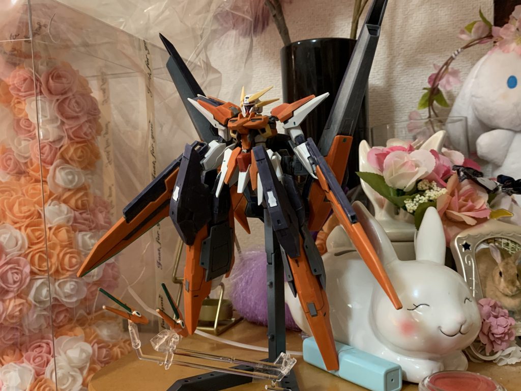 昨年他界したうさちゃんの遺骨横にとりあえず飾ってます。遠目からならつや消し失敗した様には見えんな！（）