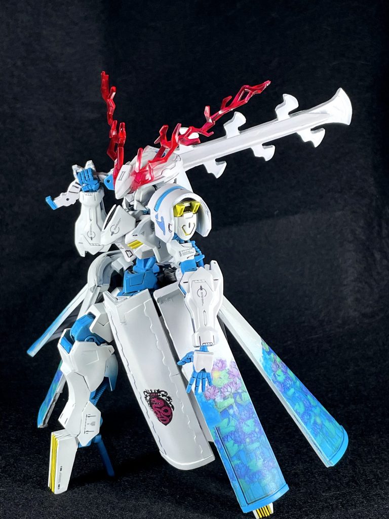 特殊通信機【エイハブネットワーク】多対一のMA戦を想定して製造された。リアクターのエイハブウェーブを変換し、阿頼耶識同士のネットワークを形成できる。ネットワークに接続されると、味方が何をしようとしているのか、感覚で分かるようになり、抜群のコンビネーションを発揮する事ができる。逆に言えば、それ程の連携が要求されるぐらい、MAが強かったという事である。だからこそラスタルからあんな言葉が漏れたのかも知れない。ラスタル・エリオン「モビルアーマーを単騎で仕留めるような化け物は、もはや人では無い」