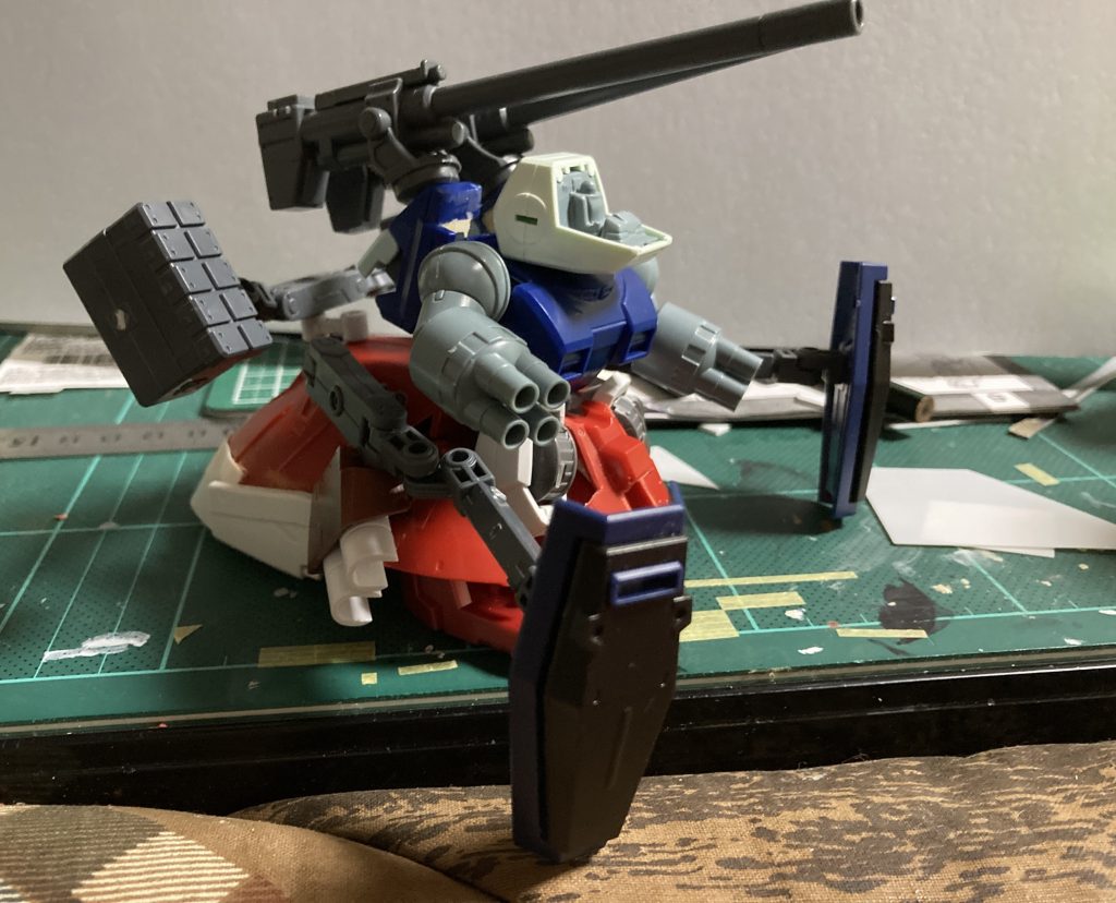 下半身はsdナイチンをベースに、ビルドシリーズのサブアーム、ミサイルポッド、スーパーふみなの盾、ボールの砲塔等をミキシングしました_(:3 」∠)_