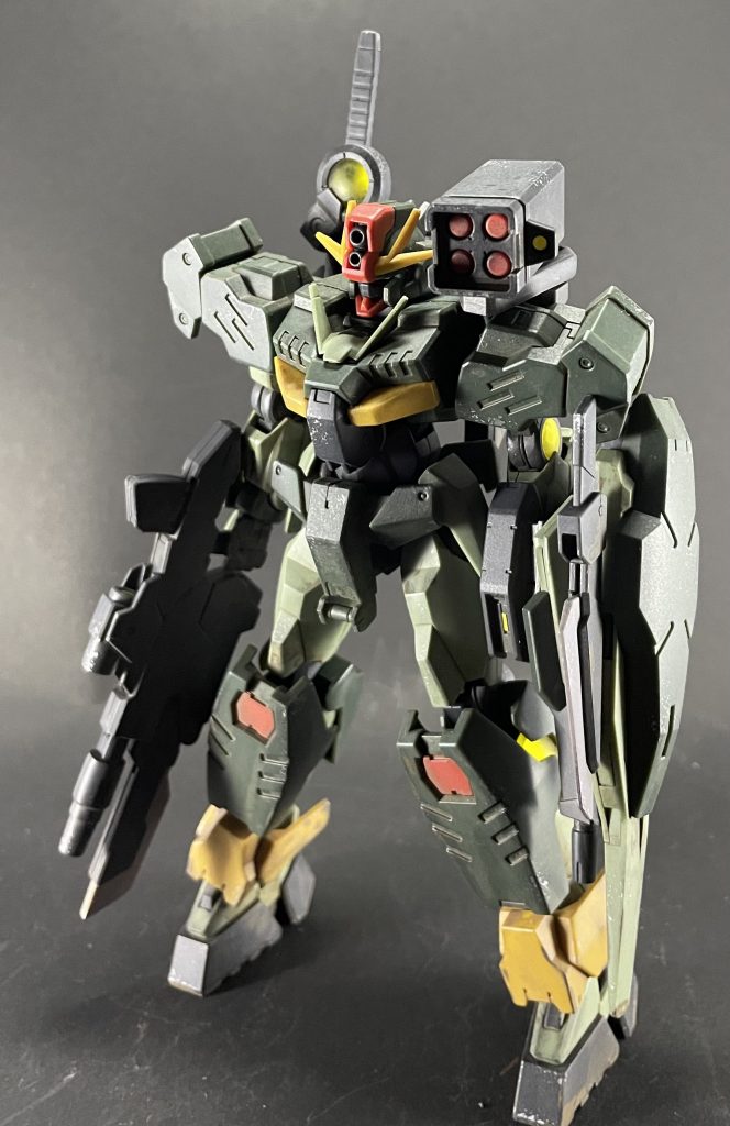 このカラーリングはウェザリングが似合うだろうと思い、泥汚れ多めで仕上げました♪