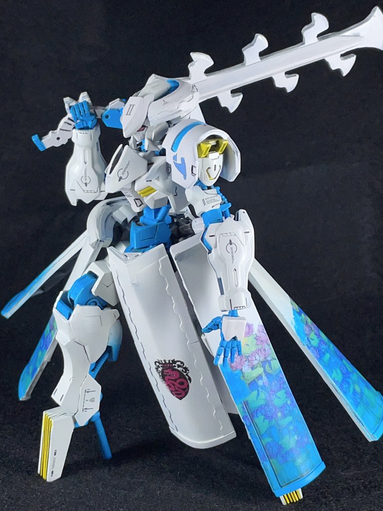 余談だが、サイドスカートの花柄は初代エリオン卿の趣味である。