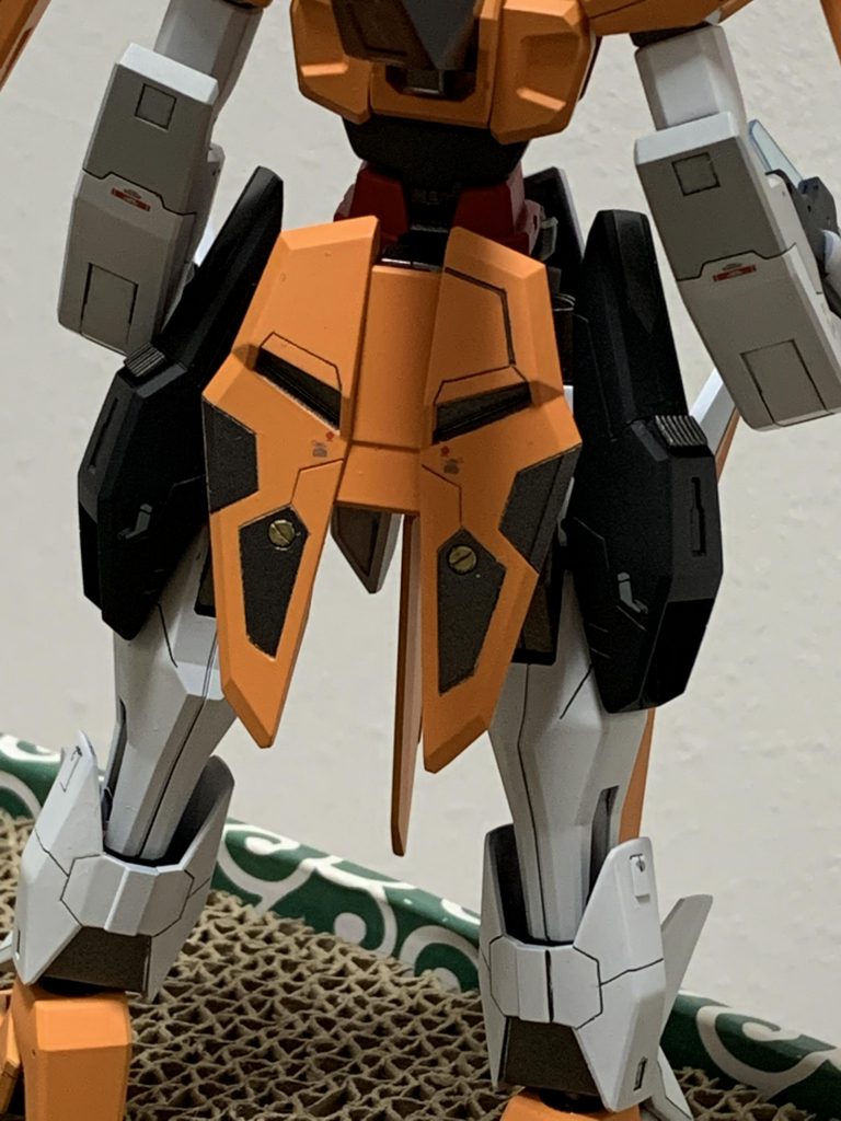 今回1番手を加えたと言えるのリアアーマー。初めての裏打ちパーツの作成をしました。表はスジボリ追加と塗り分けで情報アップしてます。