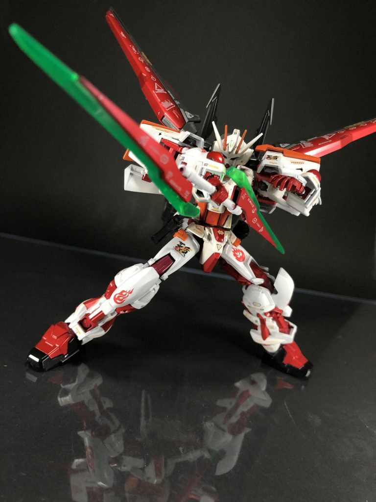 合体してナタモードになります！ナタで使うくらいなら普通にサーベルとして使った方が強くないかとこの手の合体を見ると毎度思うのですがまぁカッコイイならそれでいいのかなぁと…w