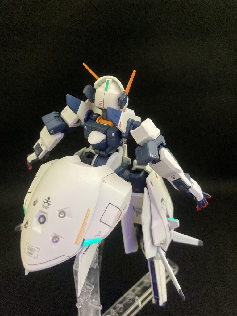 蛍光グリーンで塗ったので、ブラックライトで光ります。