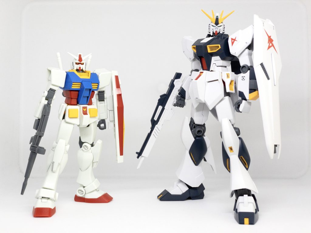 EGガンダムとのサイズ比較。こう見るとデカい。