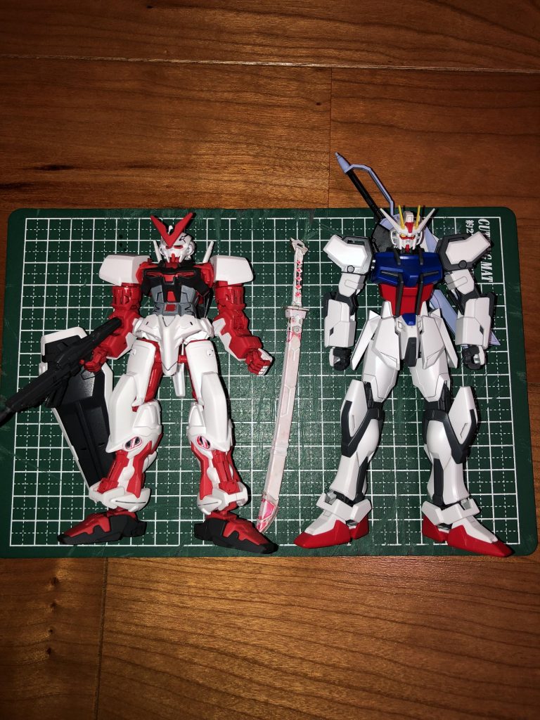 EGストライクを購入した直後です。ザッと綺麗にしていたのですが、並べるとどうにも野暮ったく見えてしまい、ここから、さらなる改修を決意。