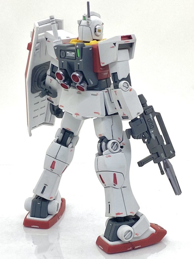 ネモの時と同じく赤色部分はメタリックレッドにして目立つ様にしています。合わせ目がほぼ白色の所しか無いので白化が全然目立たなく、ネモに比べて非常に見栄えが良く作れました。