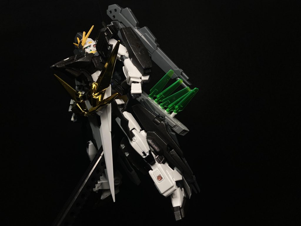 ガンダムウィンドウン1部武装複合型ビームバインダーキャノン×2タダノ左腕部専用ビームライフル両腕部付属型グレネードランチャーAGEIII左腕部ビームサーベルユニット脚部ミサイルユニット脚部付属型ビームライフル×2クリスタルクナイ×5右腕部ビームサーベルユニット×7ビームサーベル×2