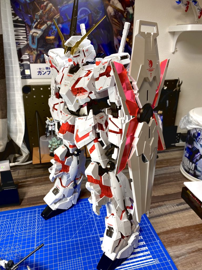 改造等は特に行っておりませんが綺麗な塗装を意識して作製、分かり難いですが外装とサイコフレームにパールコートを使用しクリアコートで仕上げました(^^)