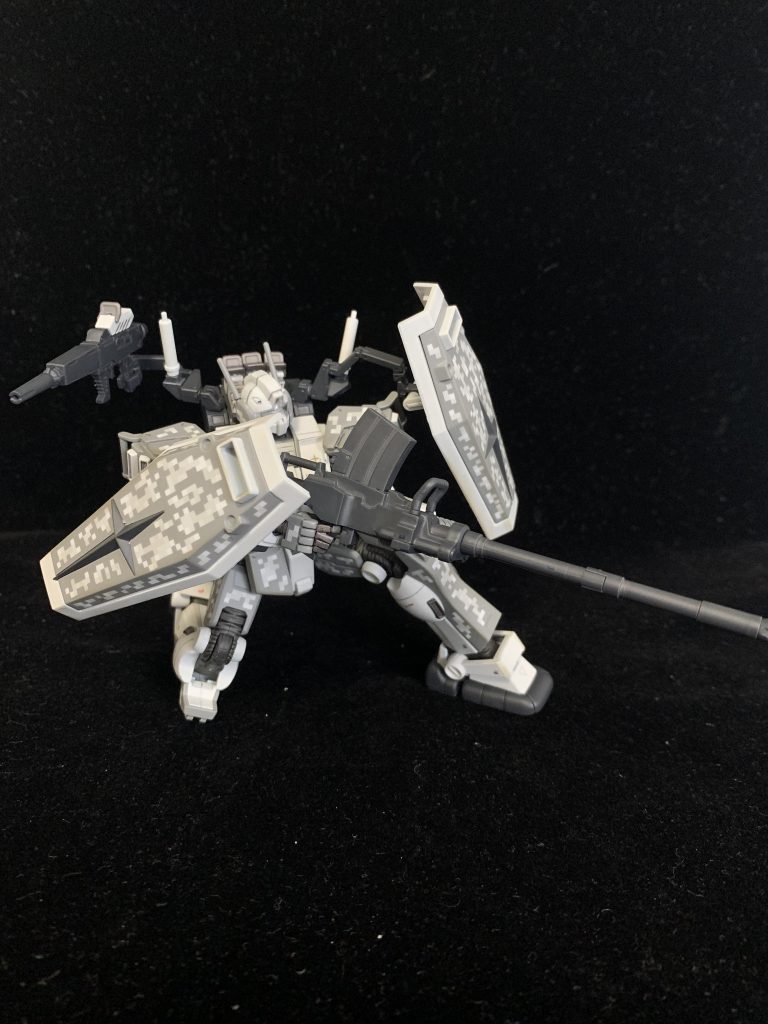 サンボル版のキットってサブアームを使って、いろいろなパターンのポージングが出来て楽しいですね。