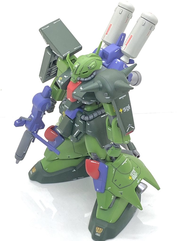 メタリック以外の部分は(クレオス)Mr.カラーGXスーパースムースクリアーを吹き付けております。