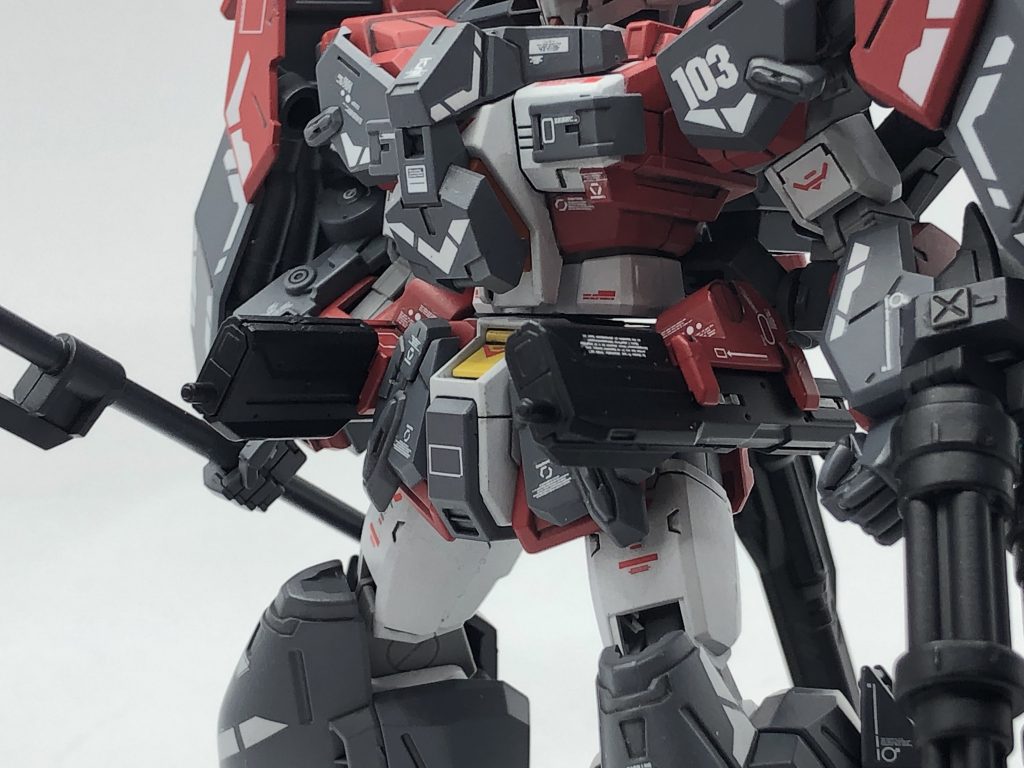 武装3 腰部ビームガン腰部分に装備された射撃武装。高い連射性能が特徴。今まではダガーナイフが装備されていたが使用頻度の低さから外されてしまった。