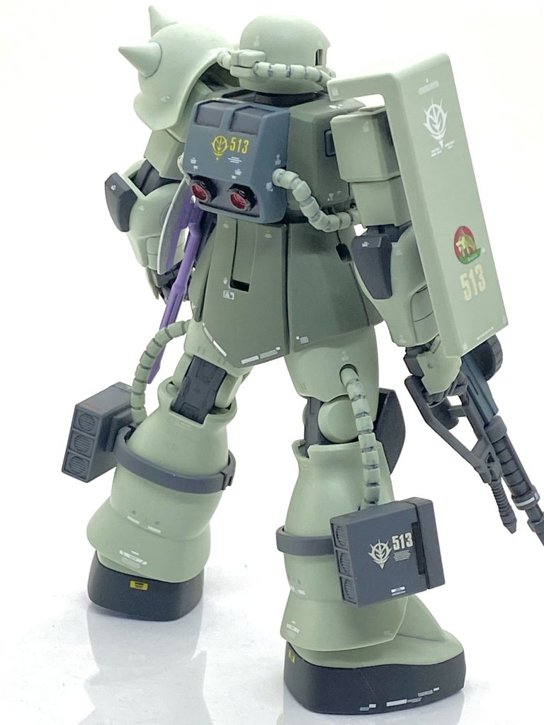 第55MS部隊は地上で戦っていた部隊らしいのでミサイルポットは絶対に付けたいと思っていてダクトなども塗り分けてデカールも貼りました。明るい色の成型色ですと合わせ目も白化しにくく処理が楽になります。