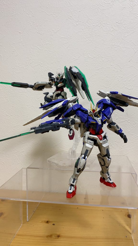 前回投稿しましたダブルオーライザーと並べると、こんな感じ。個人的に気に入ってます。