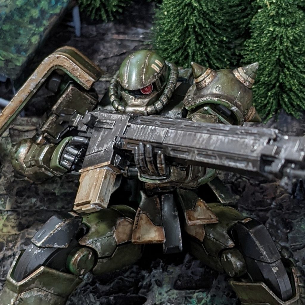 モノアイの眼力が凄まじいです。年季の入ったザクⅡに仕上がりました。