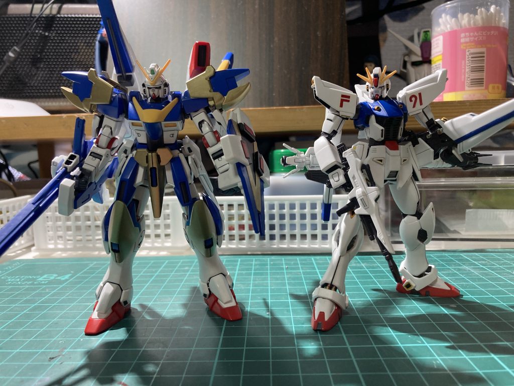 第2期モビルスーツの先輩、F91先輩との2ショット。第2期のキットとしてはMy積みでセカンドVとX1が控えています。個人的にはF90をHGでリリースして欲しいですが、MGのリリース展開が一段落しないと無理ですかね…あとはクロスボーン・バンガードやザンスカールの皆さんも。