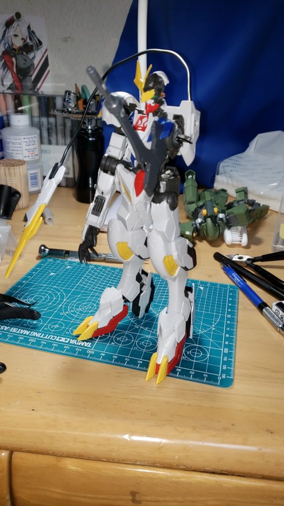 これは壊してる最中の写真です。アニメの状態をなるべく再現しつつ、オリジナル要素も追加しながら制作しました。