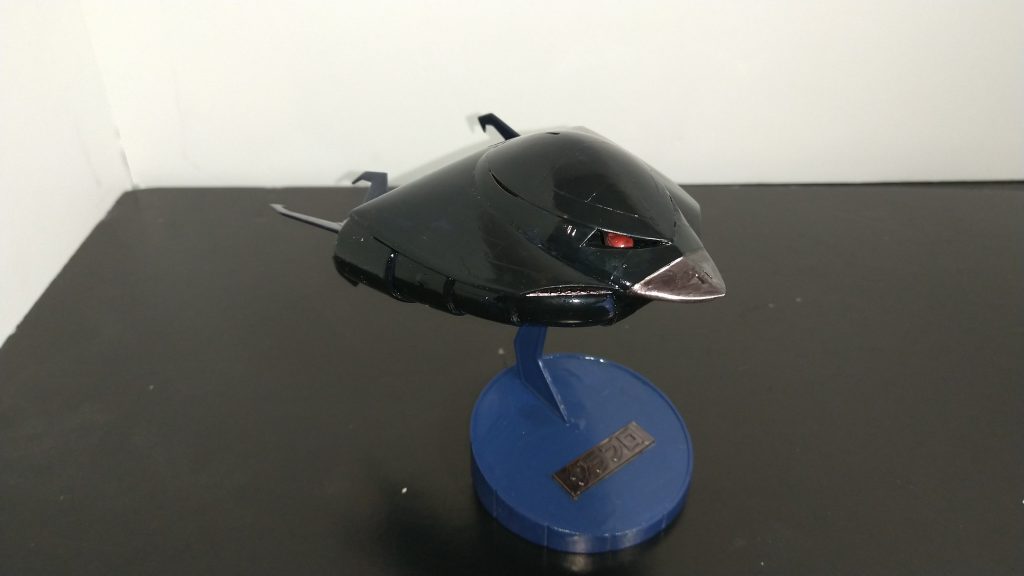 モノアイ部分はくり抜いて中に一応可動用のパーツ入れてるんですが硬すぎてまともに動きません。