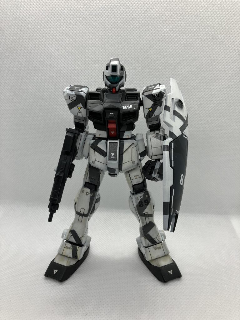 正面から。スタイルは変更せず、スジボリとエアブラシ全塗装のみの工作です。