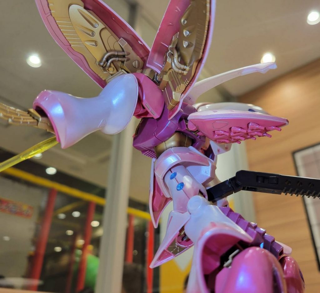 ニー・「ハマーン様、御待ちください…ッ」