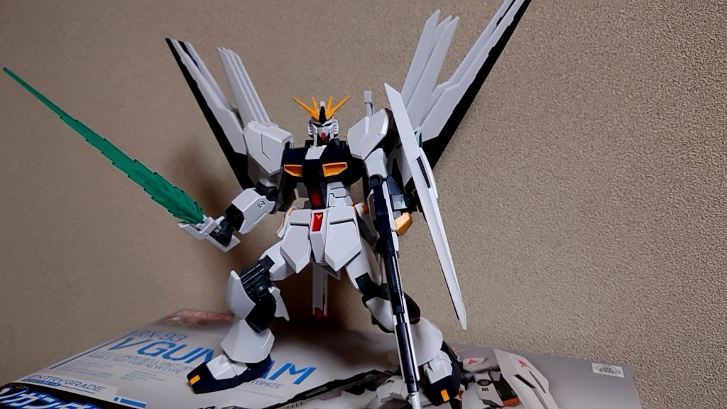 おまけで前回制作のセレネからバックパックを流用、白黒カラーで塗ってるから意外と見れる。