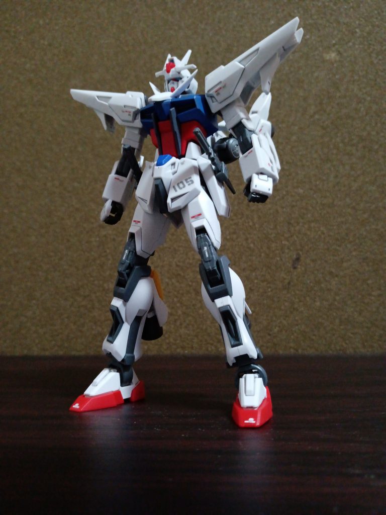 デカールを貼ってトップコートで仕上げてみました。印象かなり変わると思います。      素組み派の方々もやってみてはいかがでしょうか?