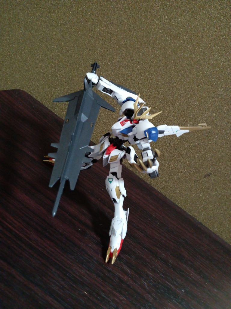 超大型メイスのパイルバンカーを可動するようにランナーで改造しました。