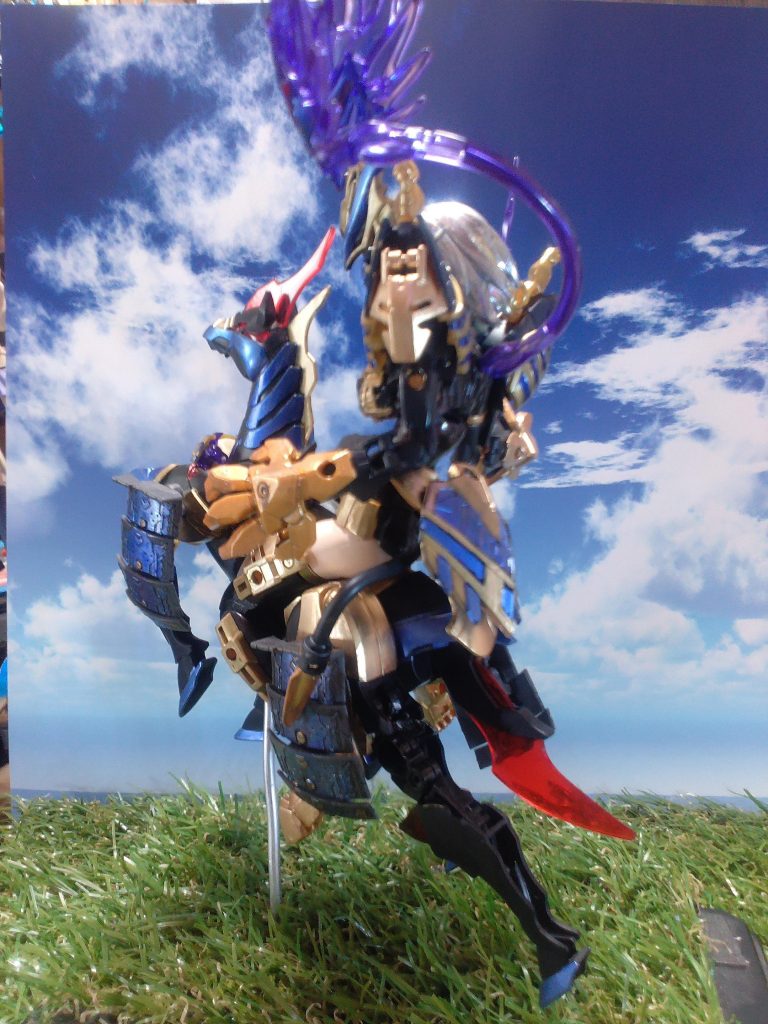 レギュレーション対応のために?太腿と顔以外はアーマーで隠れています(笑)こちらは外ロケ撮影