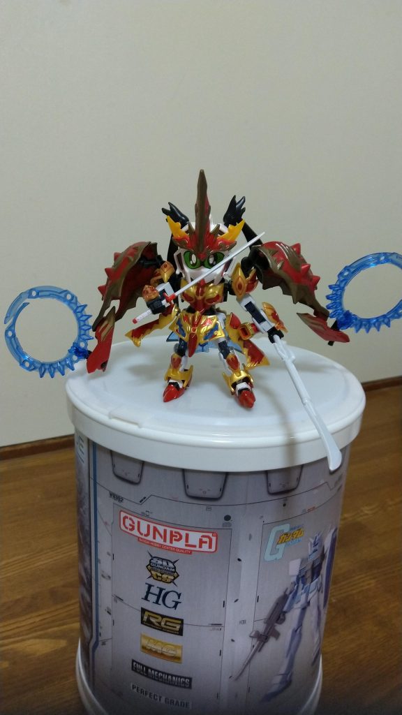 貂蝉クシャトリヤの肩アーマーのギミックを活かして孫尚香ルージュのチャクラムを付けることもできます。