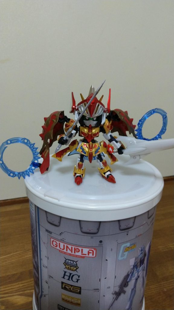 試しにバーサルナイトガンダムの兜を被った孫尚香ルージュの頭を乗せて見ました。この場合だと紅の姫騎士……?ついでなので武器も刀と薙刀から剣とランスに取り敢えず変更。なんとなくこっちのほうがいいような気も……?どっちだ……?w今回はこれで終わろうと思います。最後まで見ていただきありがとうございました!