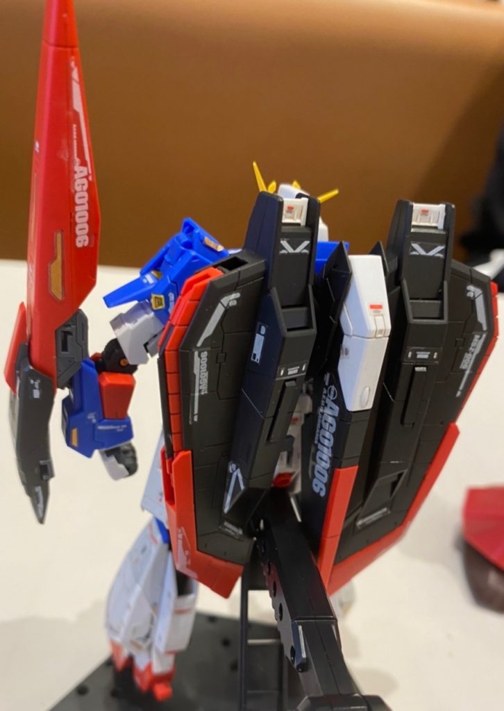 デカール張りに苦労しましたが…なんとか、うまくいったかな～？RGデカール張り…あるある早く言いた～いッ♪ッて…感じ～。  