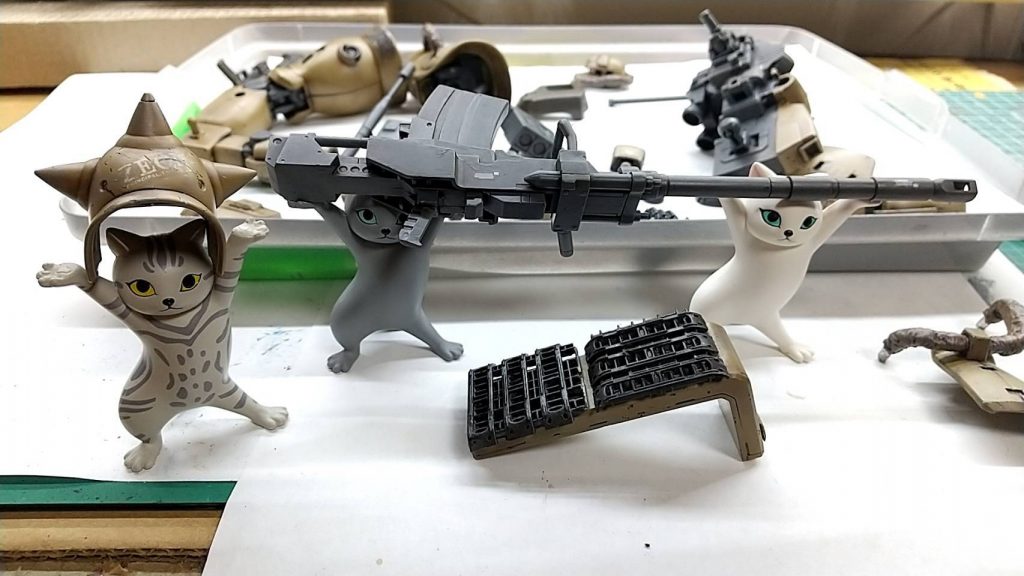 猫の手も借りて加工にいそしみました✨